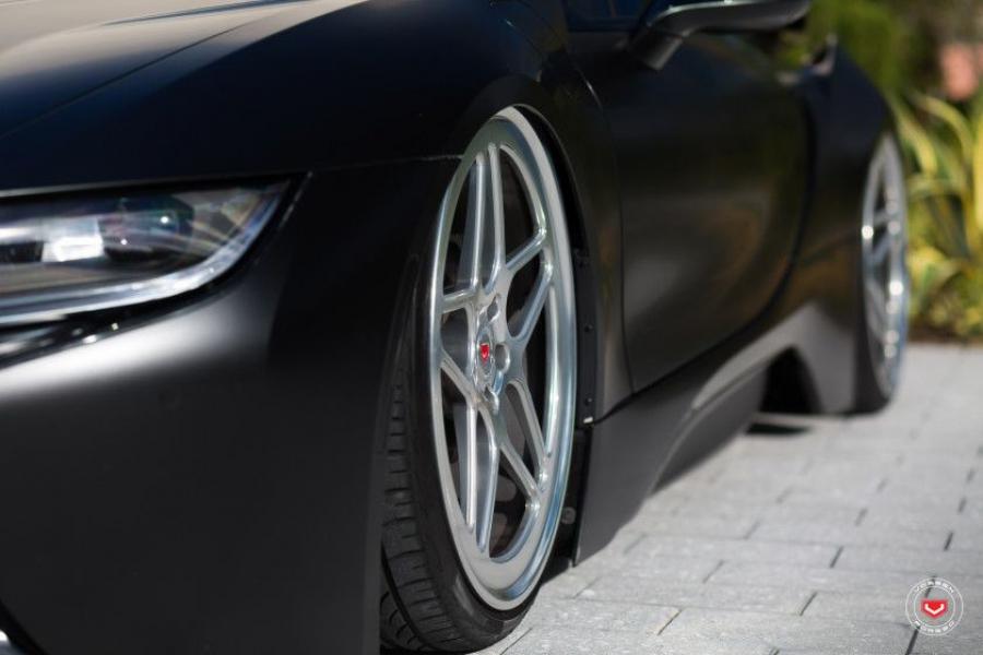  BMW i8 on Vossen Wheels (LC-104) 2016 года  (фото 9 из 39)